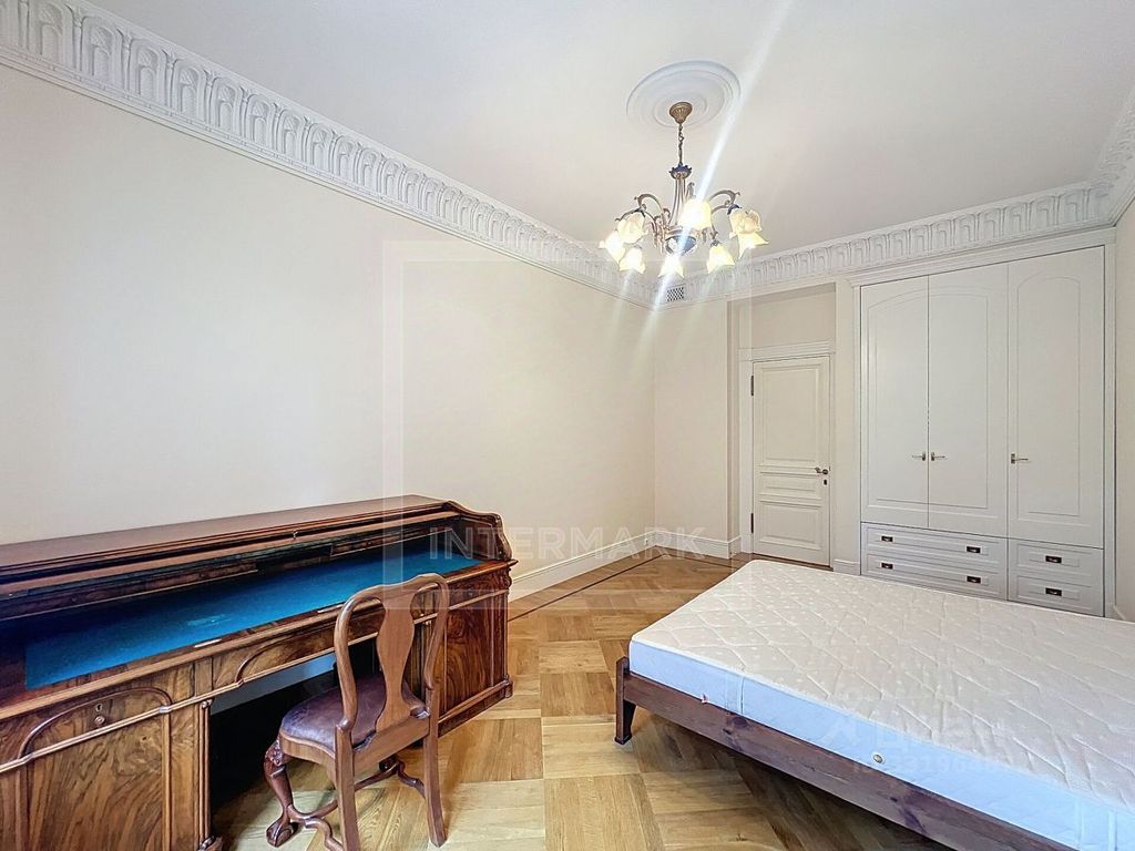 m. Kropotkinskaya: Apartment, 4-rooms