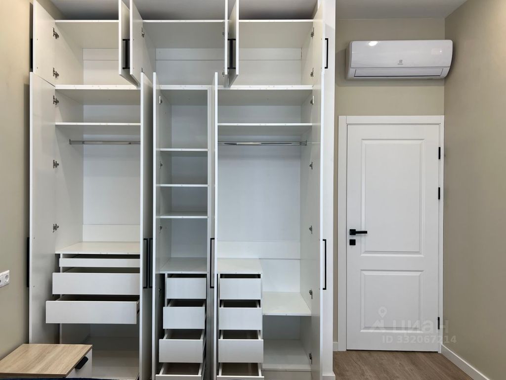 m. ZIL: Apartment, 2-rooms