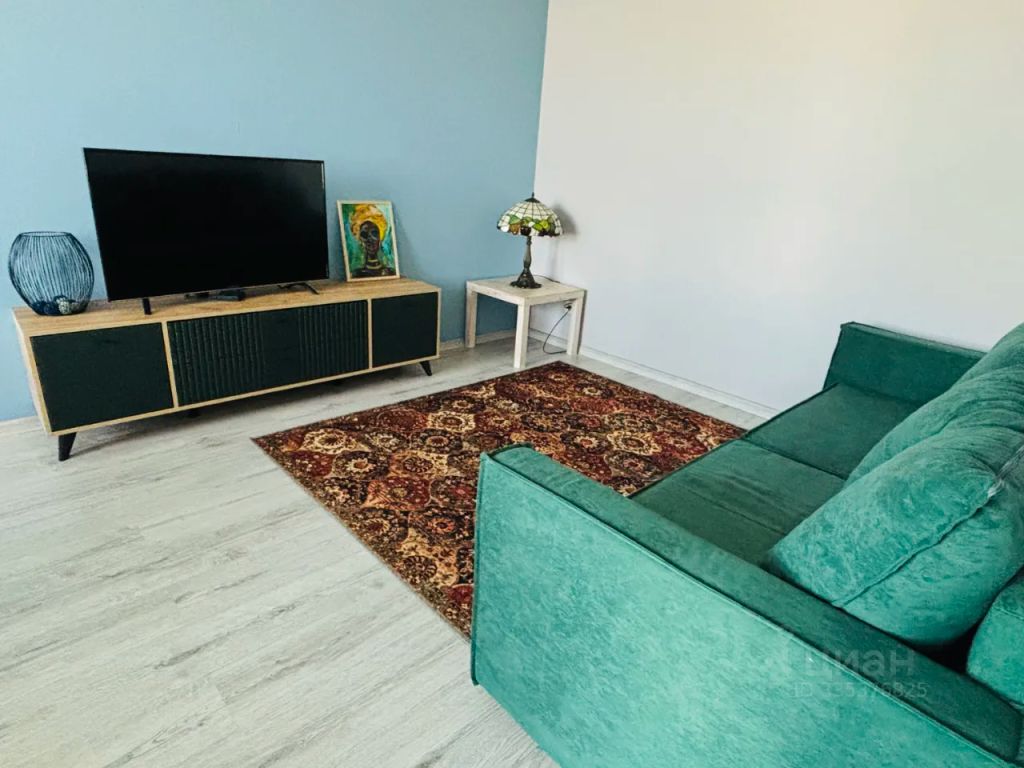 m. Lukhmanovskaya: Apartment, 2-rooms