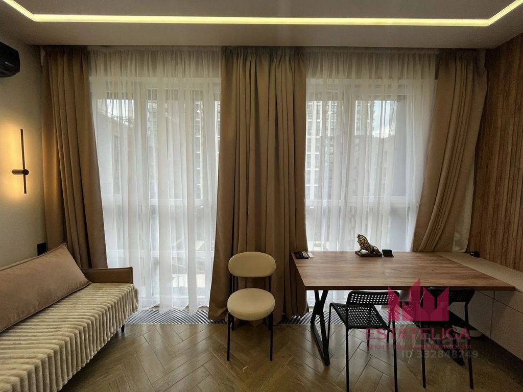 m. Zorge: Apartment, studio