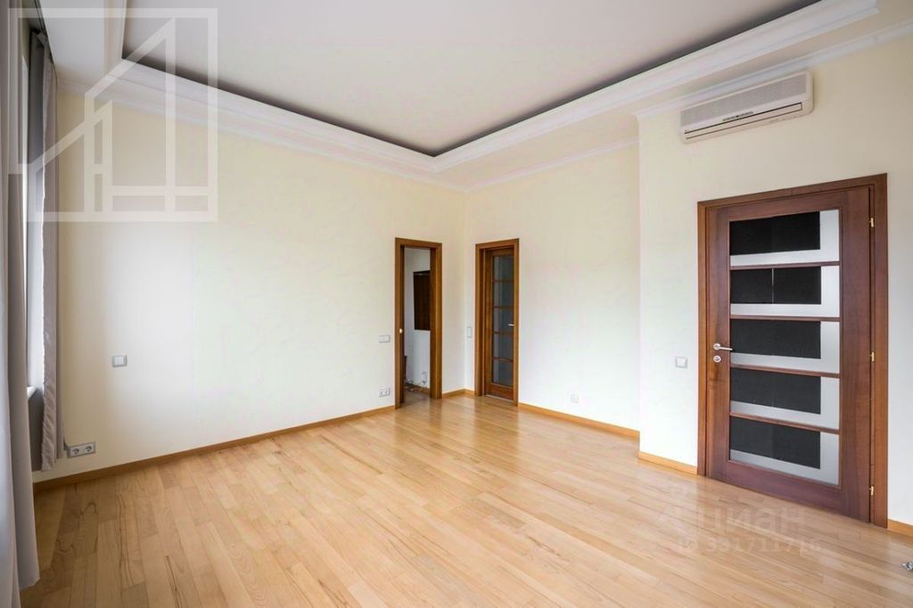 m. Kropotkinskaya: Apartment, 4-rooms