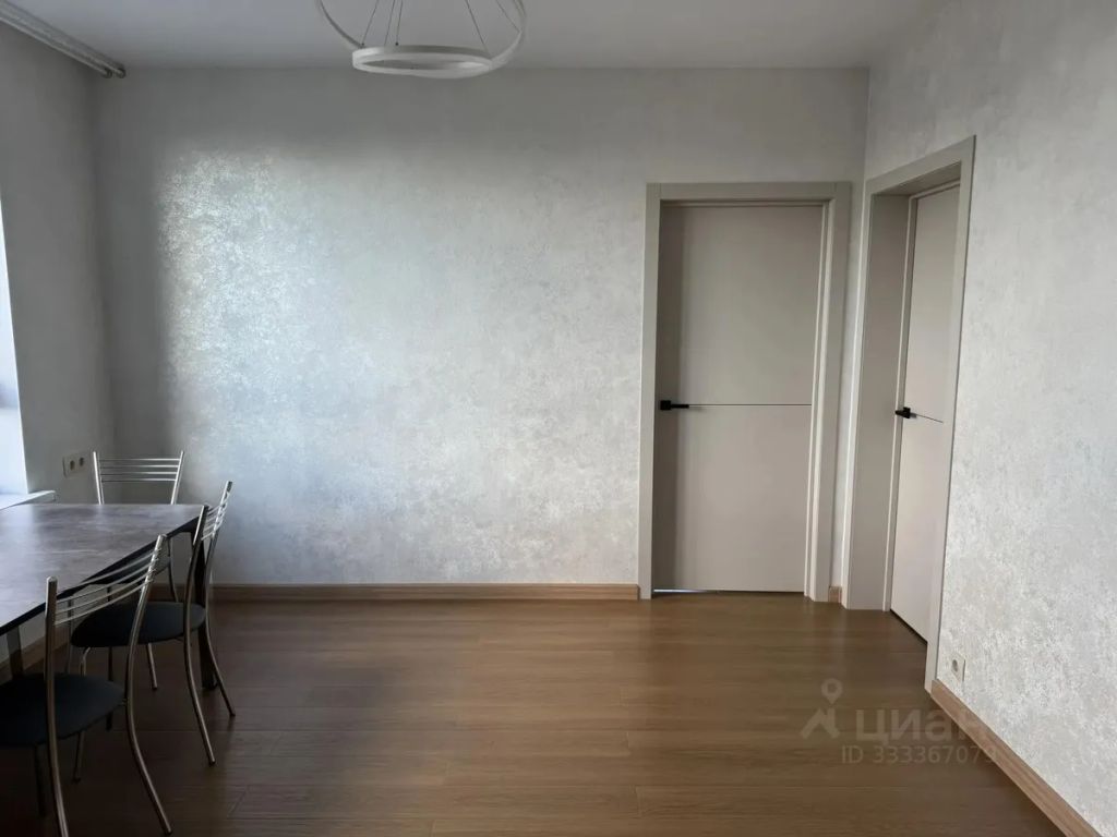 m. Lukhmanovskaya: Apartment, 2-rooms