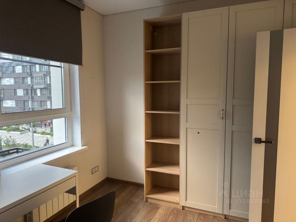 m. Lukhmanovskaya: Apartment, 3-rooms