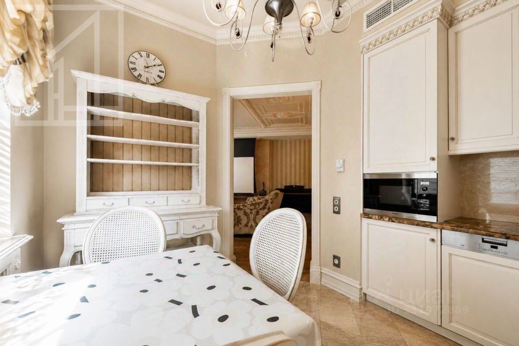 m. Kropotkinskaya: Apartment, 4-rooms