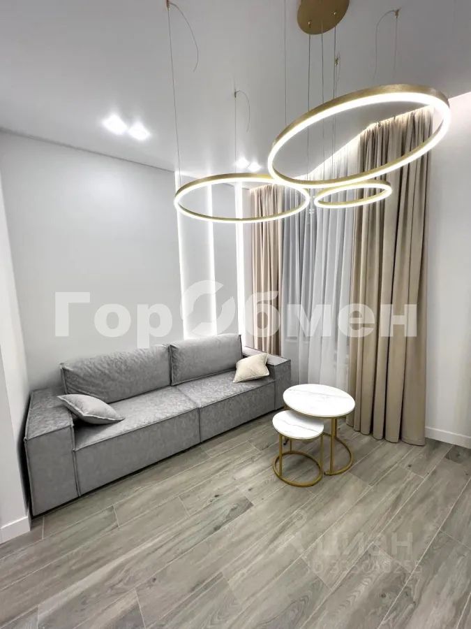 m. ZIL: Apartment, 2-rooms