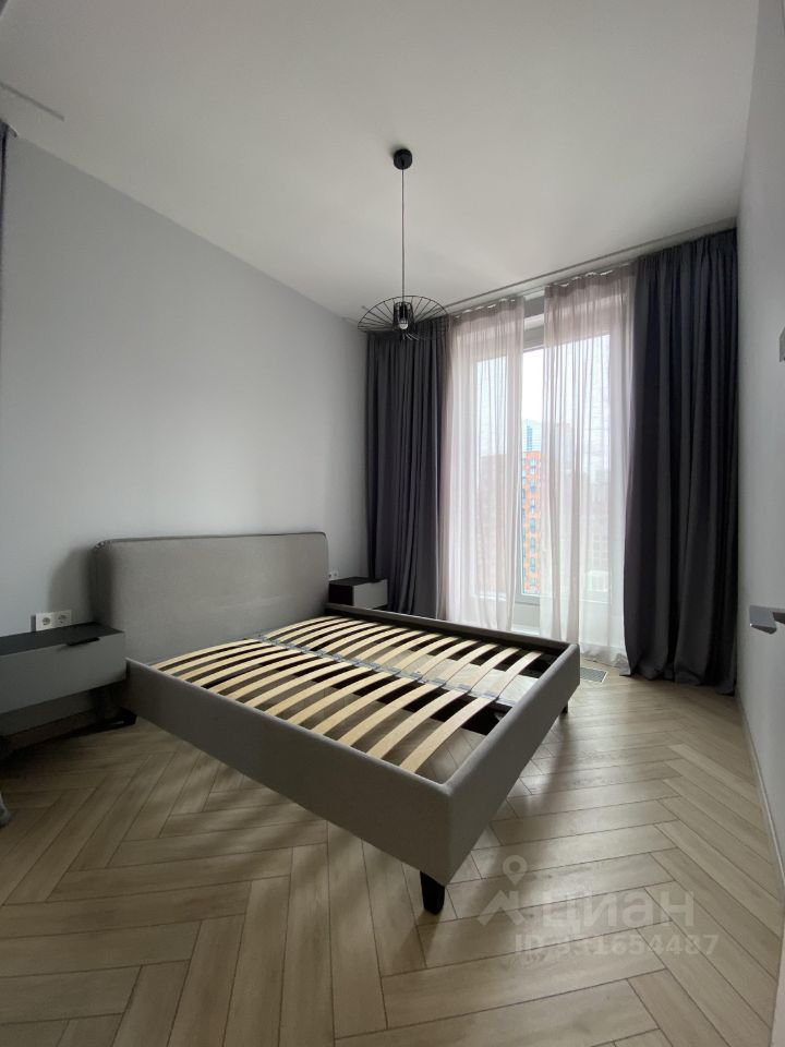 m. ZIL: Apartment, 2-rooms
