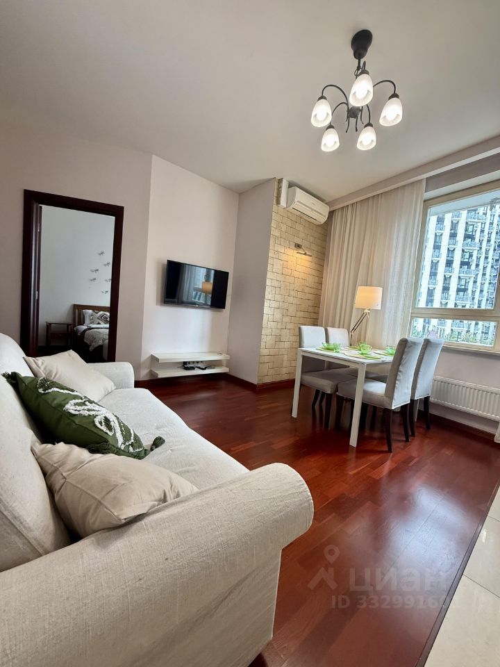 m. Narodnoe Opolchenie: Apartment, 2-rooms