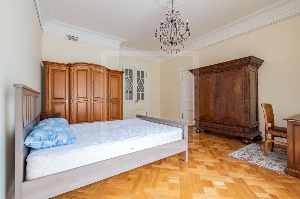 m. Kropotkinskaya: Apartment, 4-rooms