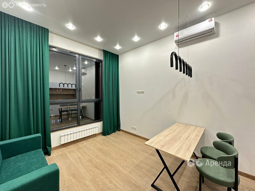 m. ZIL: Apartment, 2-rooms