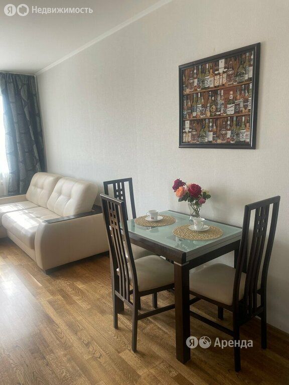 m. Verkhnie Kotly: Apartment, 2-rooms