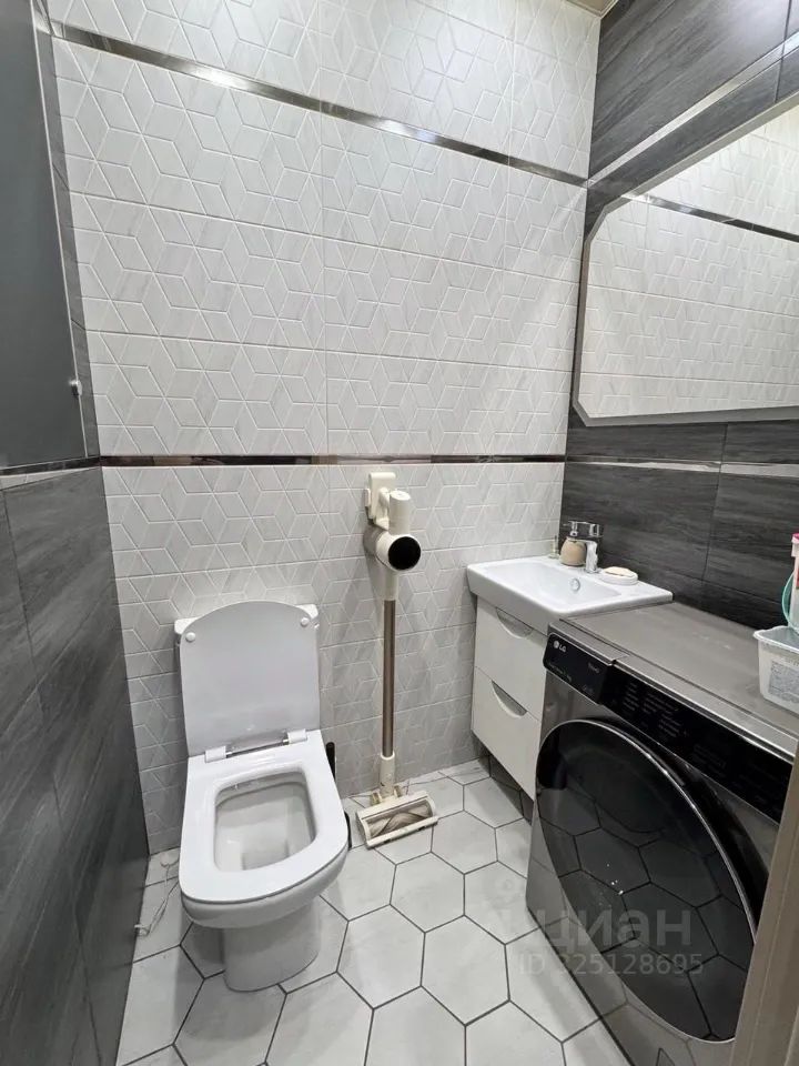 m. ZIL: Apartment, 2-rooms