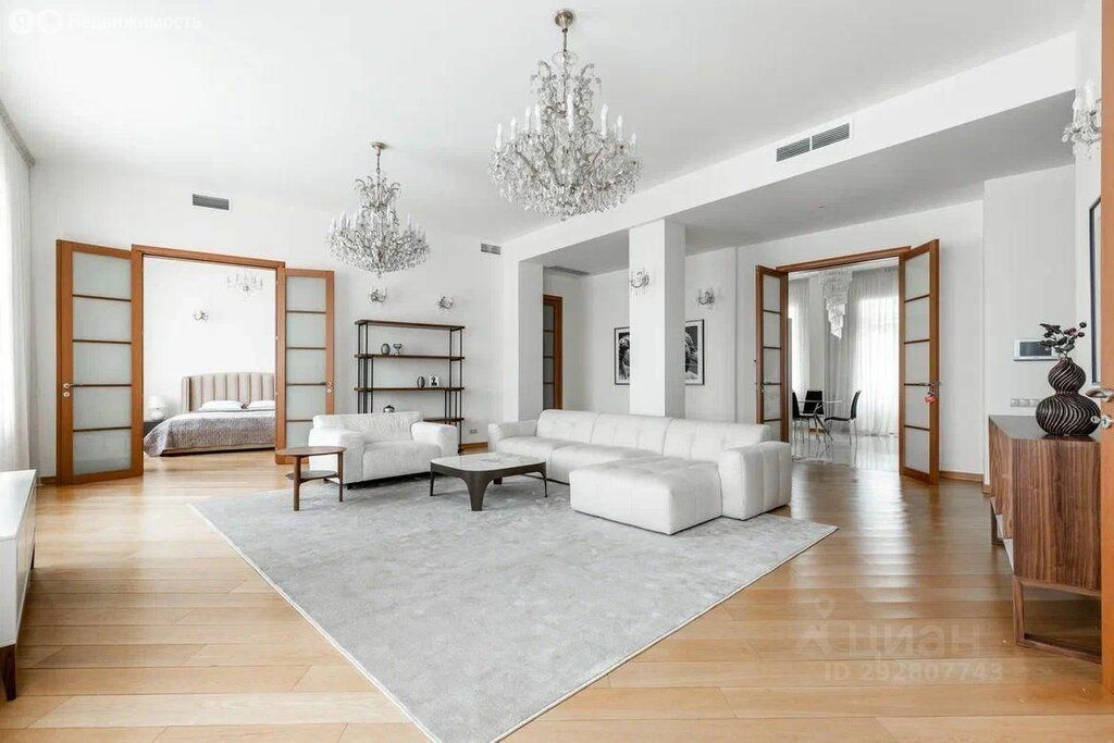 m. Okhotny ryad: Apartment, 3-rooms