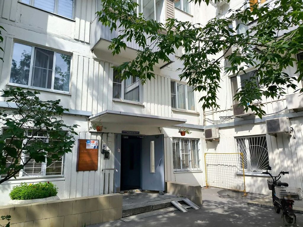 m. Polyanka: Apartment, 2-rooms