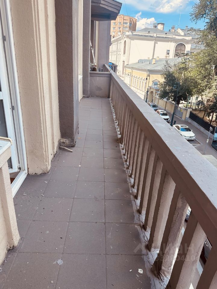 m. Kropotkinskaya: Apartment, 3-rooms