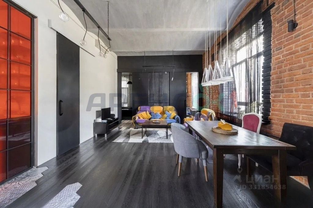 m. Kuznetsky most: Apartment, 3-rooms