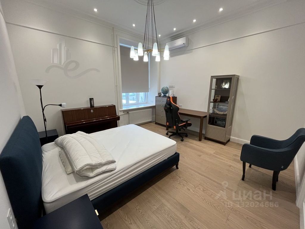 m. Trubnaya: Apartment, 4-rooms