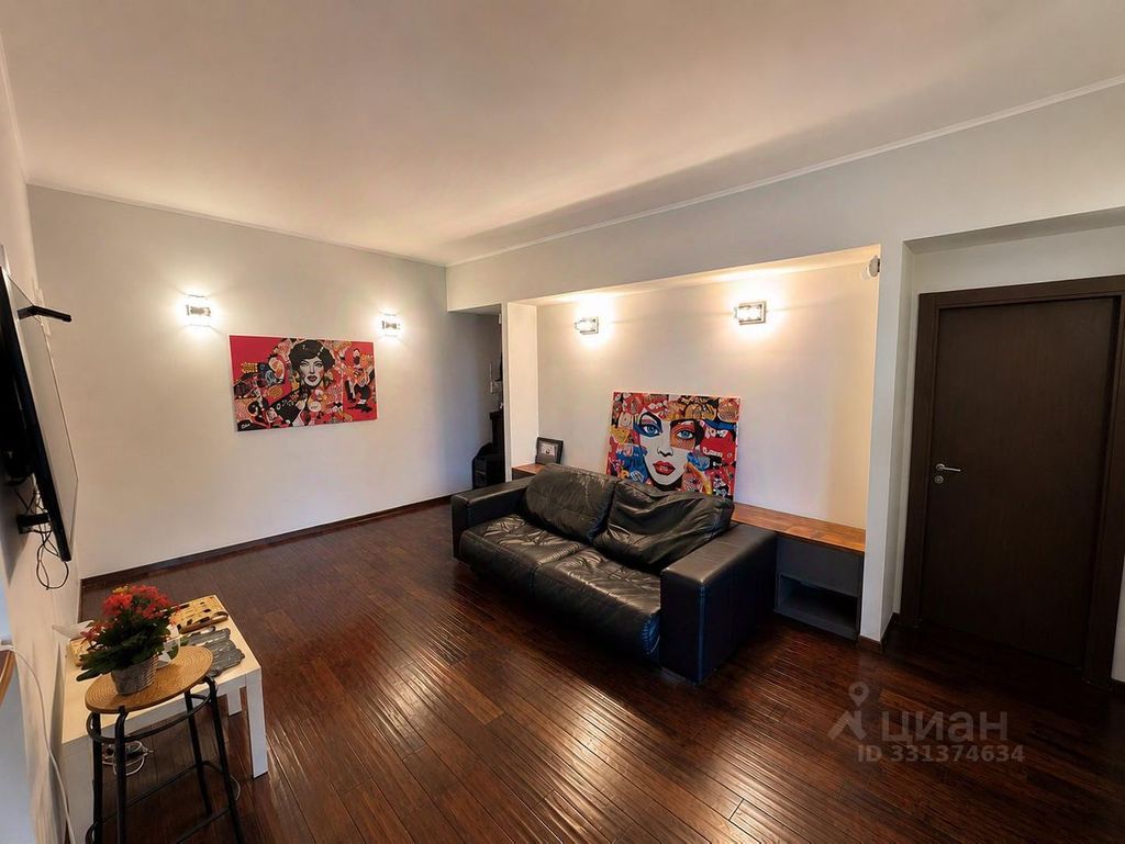 m. Oktyabrskoe pole: Apartment, 2-rooms