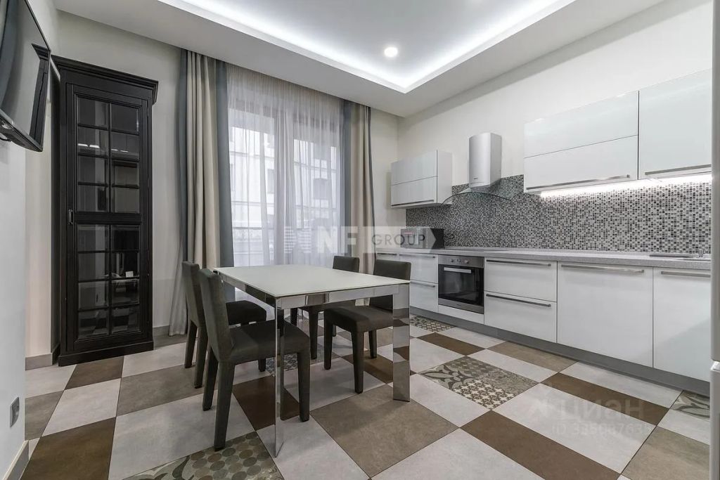 m. Smolenskaya: Apartment, 4-rooms