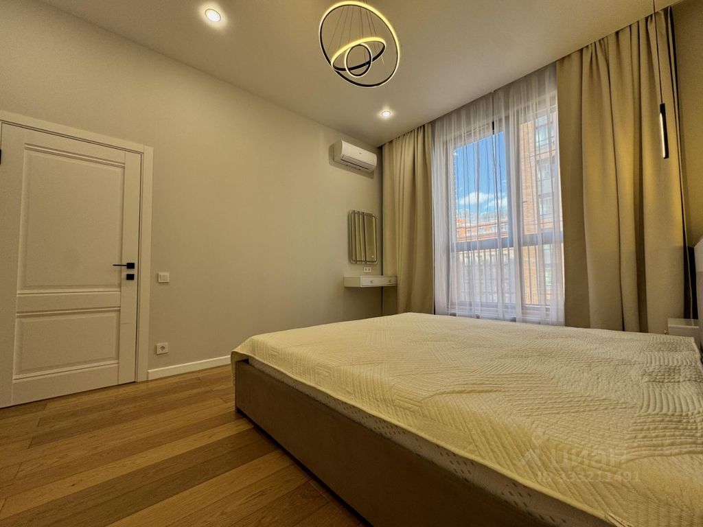 m. ZIL: Apartment, 2-rooms
