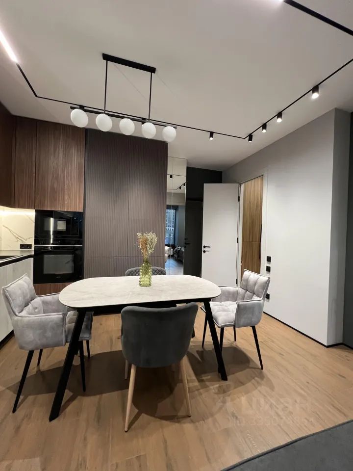 m. ZIL: Apartment, 2-rooms