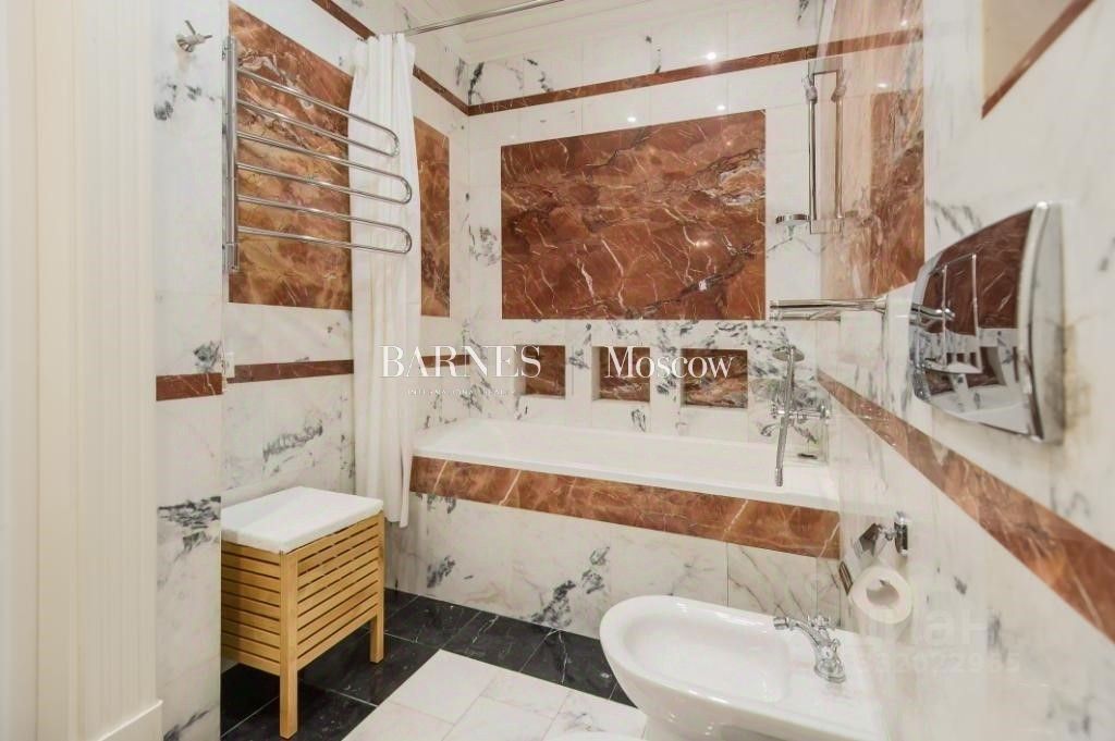 m. Kropotkinskaya: Apartment, 4-rooms