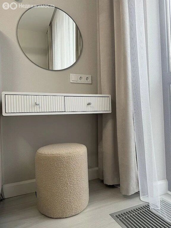 m. ZIL: Apartment, 2-rooms