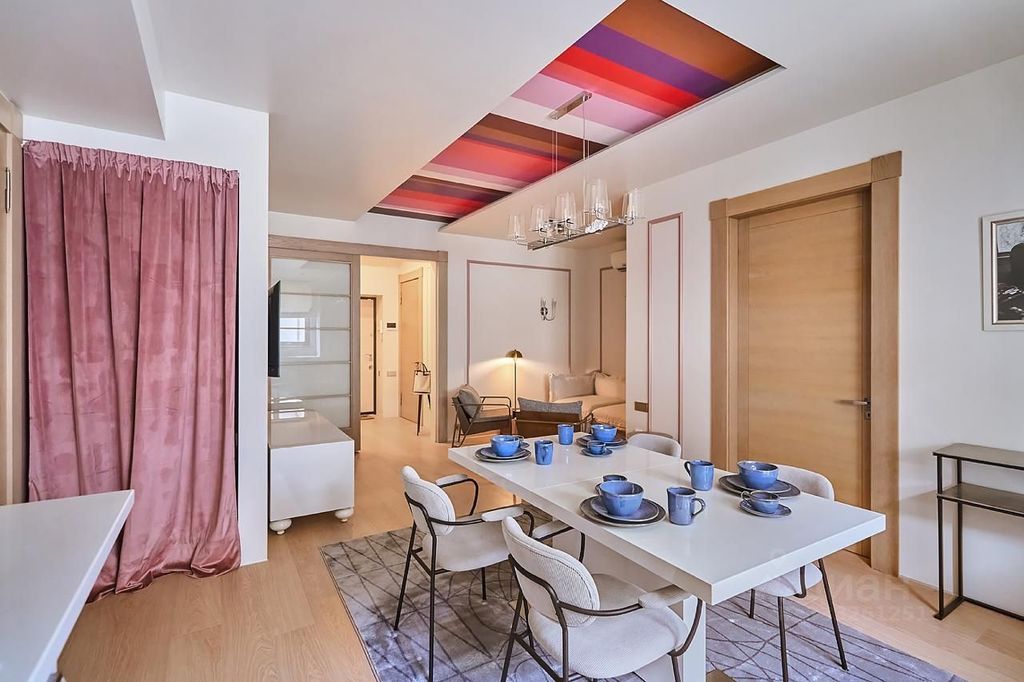 m. Smolenskaya: Apartment, 3-rooms