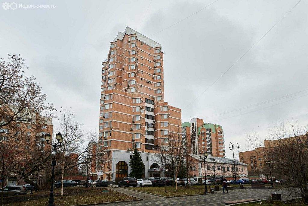 m. Barrikadnaya: Apartment, 3-rooms