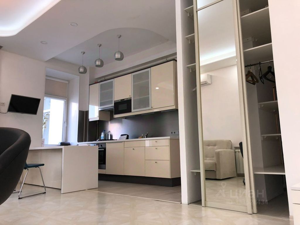 m. Teatralnaya: Apartment, 2-rooms