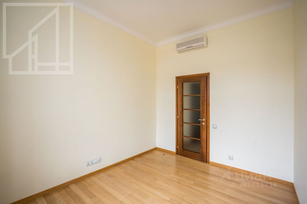 m. Kropotkinskaya: Apartment, 4-rooms
