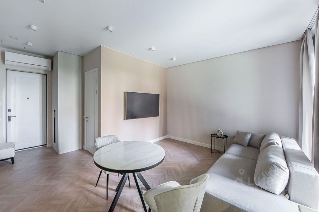 m. Krasnopresnenskaya: Apartment, 2-rooms