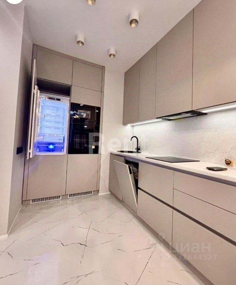 m. ZIL: Apartment, 2-rooms