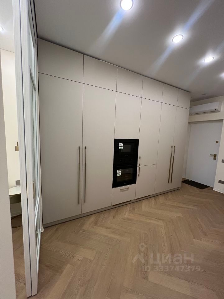 m. Dubrovka: Apartment, studio