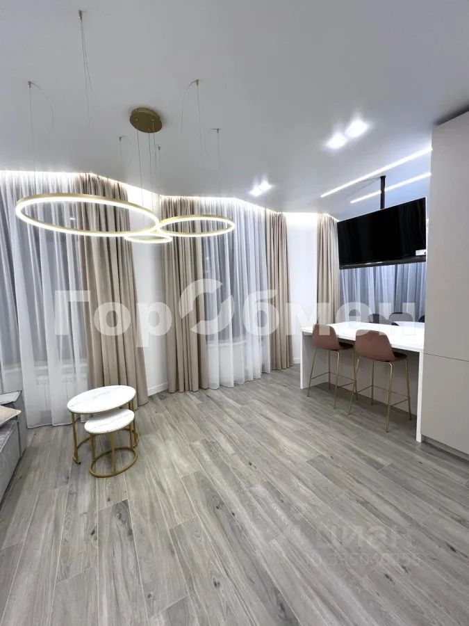 m. ZIL: Apartment, 2-rooms