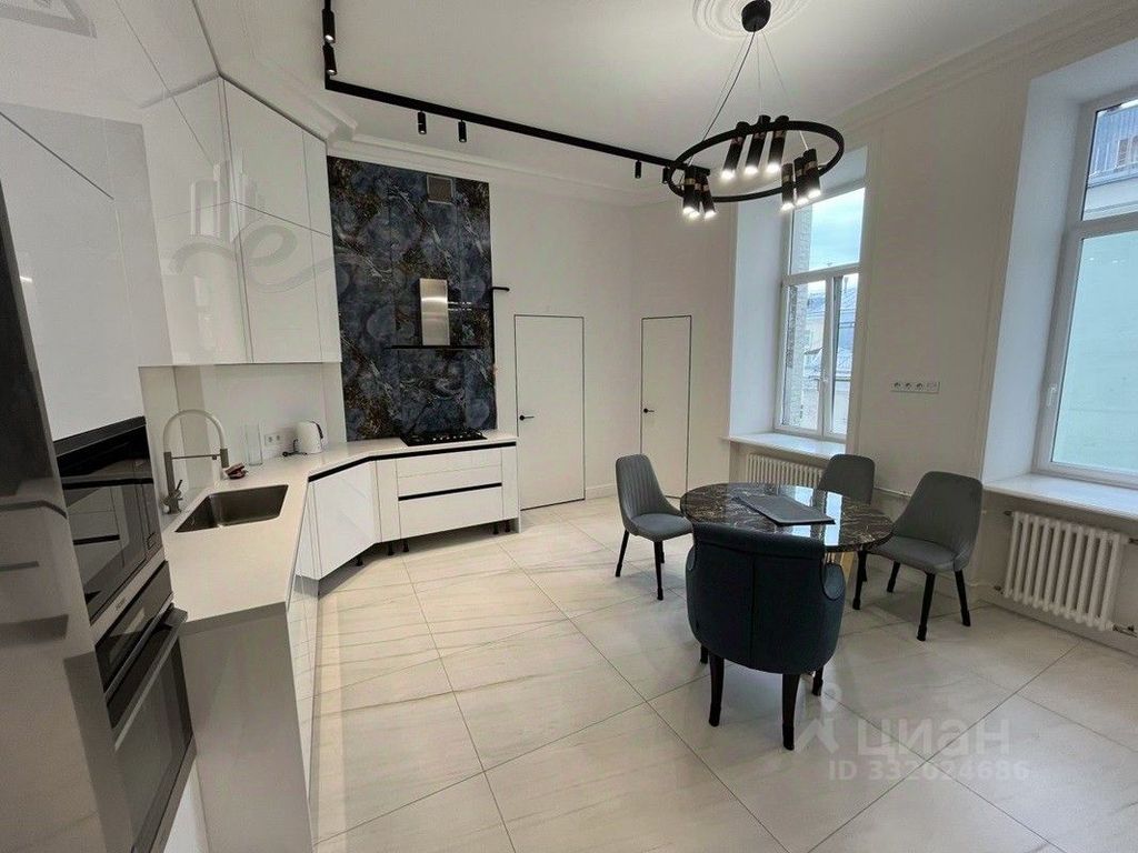 m. Trubnaya: Apartment, 4-rooms