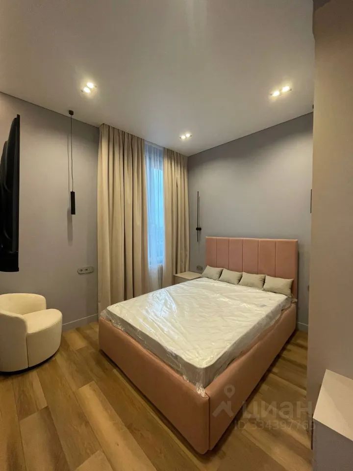 m. ZIL: Apartment, 2-rooms