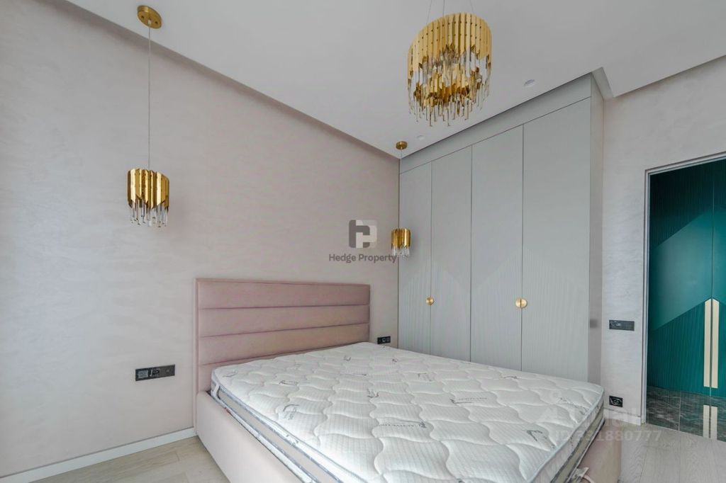 m. ZIL: Apartment, 2-rooms