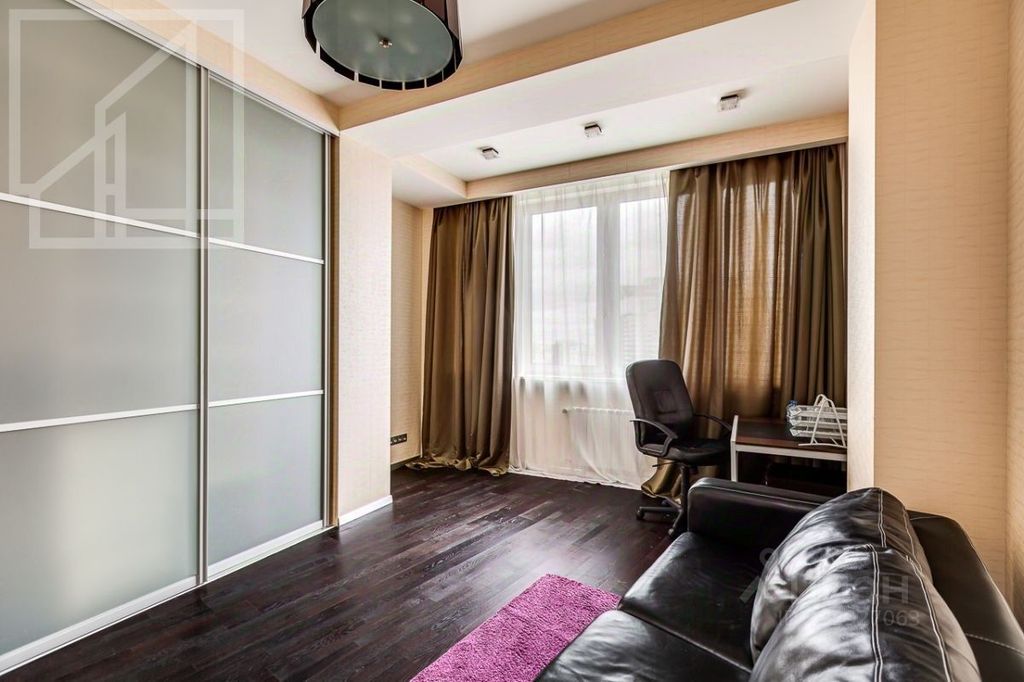 m. Oktyabrskaya: Apartment, 3-rooms