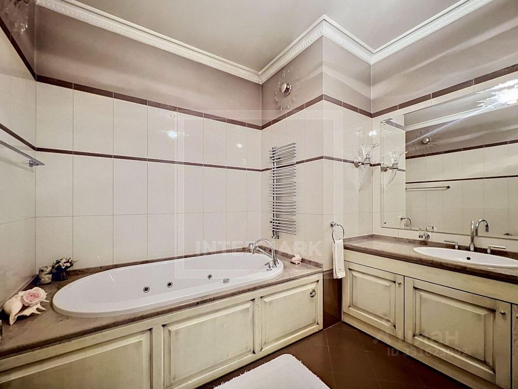 m. Okhotny ryad: Apartment, 5-rooms