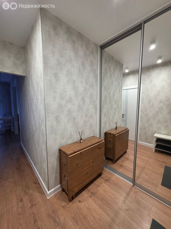 m. Lukhmanovskaya: Apartment, 1-rooms