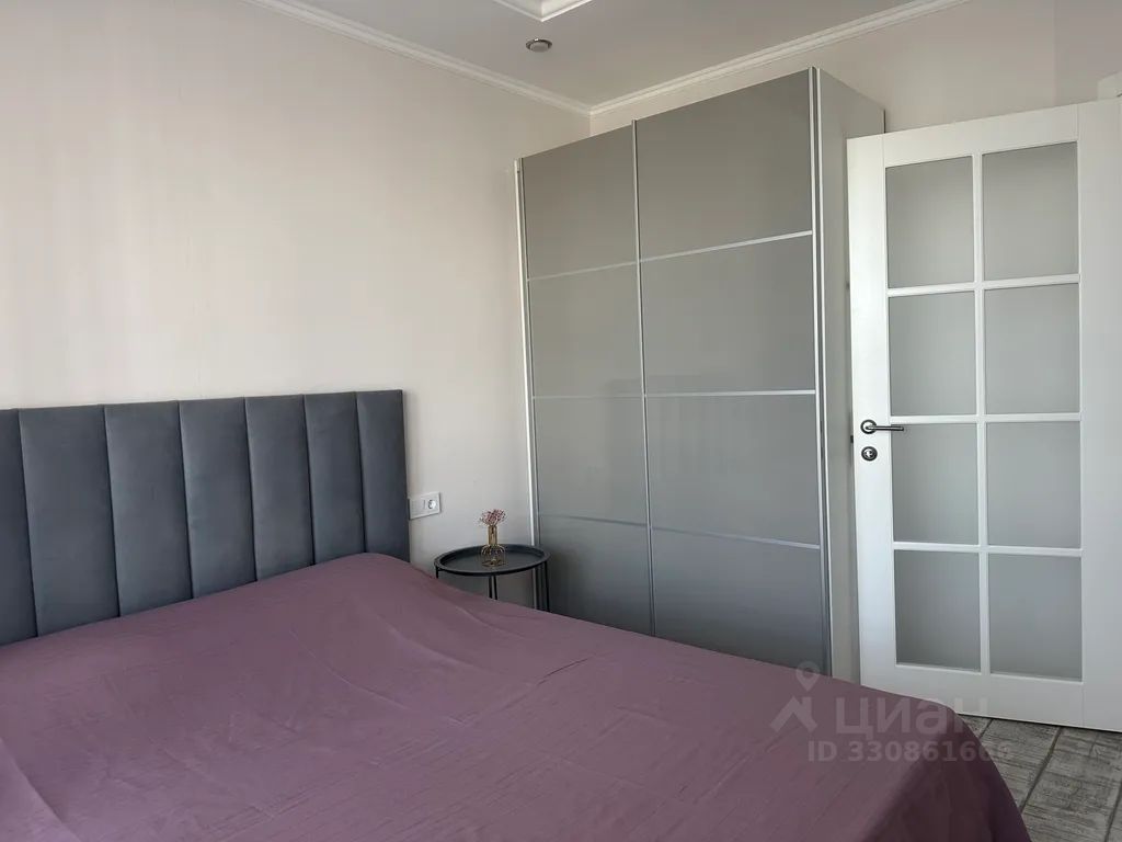 m. Lukhmanovskaya: Apartment, 1-rooms