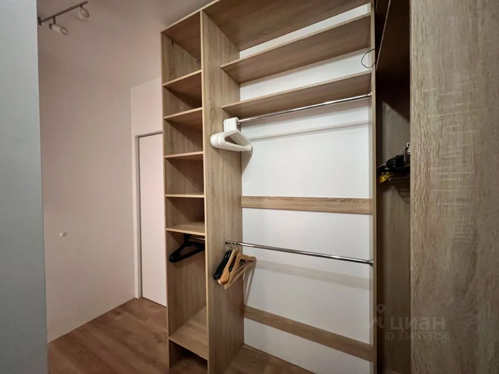 m. ZIL: Apartment, 2-rooms
