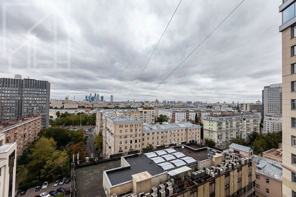 m. Oktyabrskaya: Apartment, 3-rooms