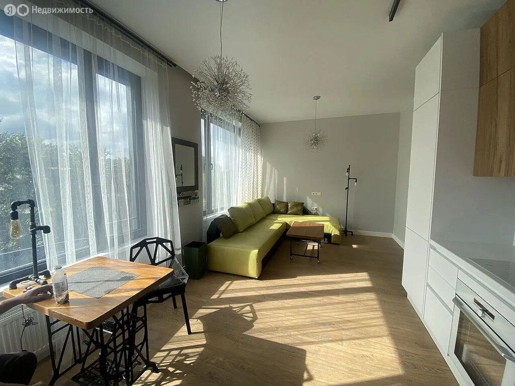 m. Verkhnie Kotly: Apartment, studio