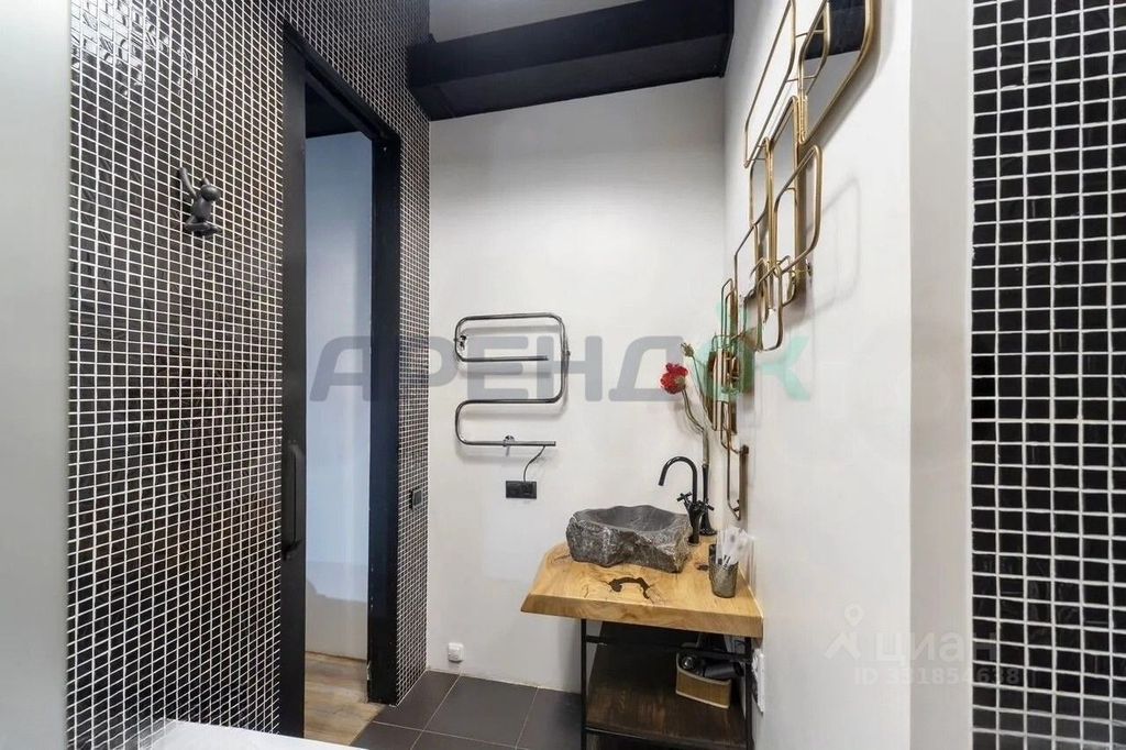 m. Kuznetsky most: Apartment, 3-rooms