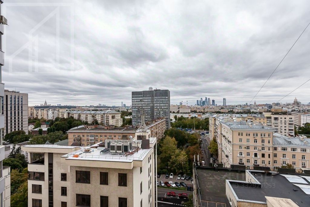m. Oktyabrskaya: Apartment, 3-rooms