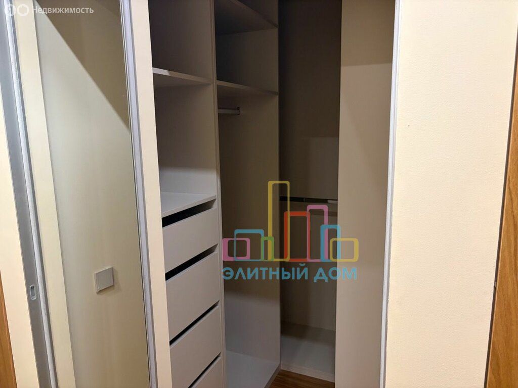 m. ZIL: Apartment, 2-rooms