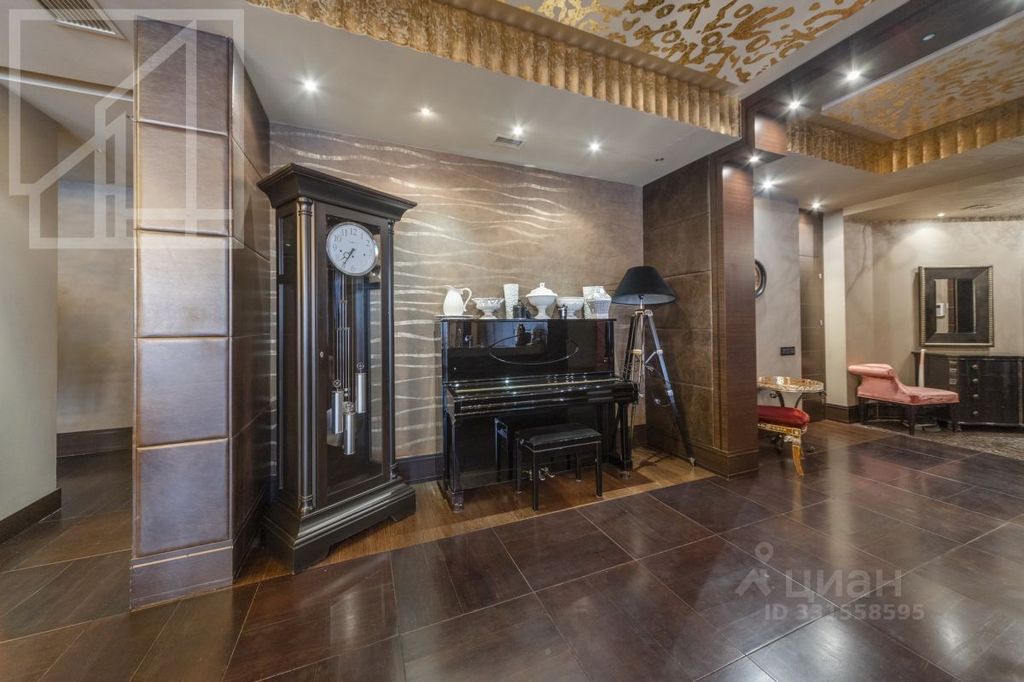 m. Kropotkinskaya: Apartment, 4-rooms