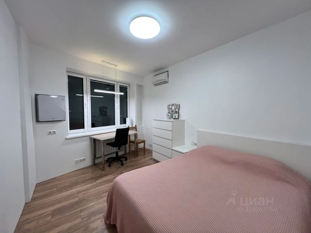 m. ZIL: Apartment, 2-rooms