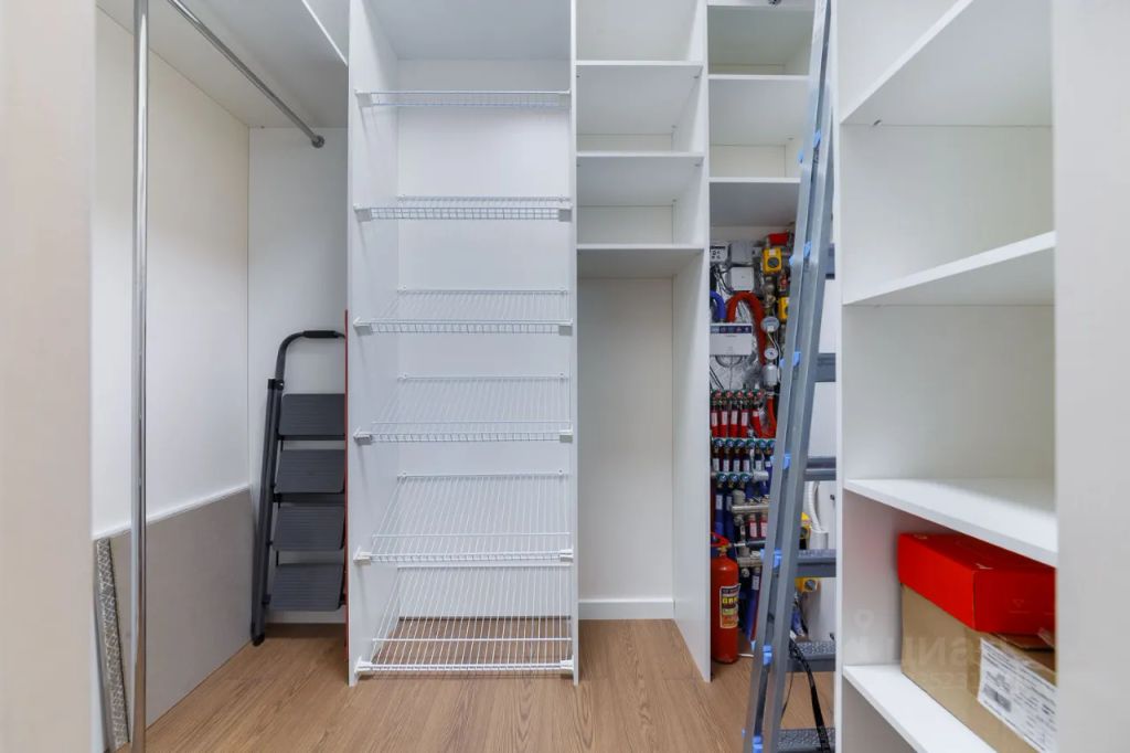 m. ZIL: Apartment, 2-rooms
